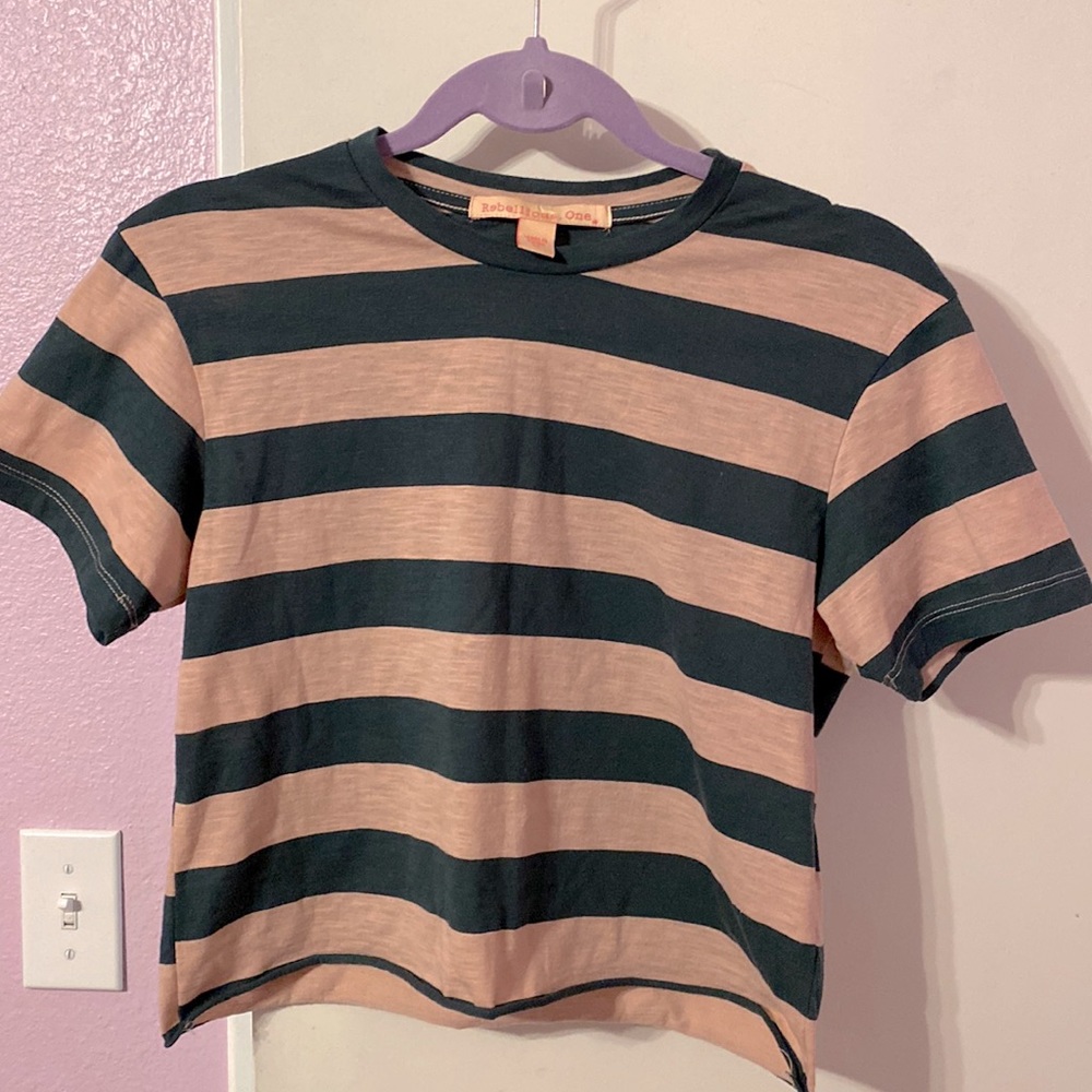 Striped cropped shirt